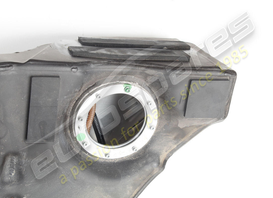 USED FERRARI FUEL TANK. PART NUMBER 269702 (2) used ferrari fuel tank. part number 269702 (2)