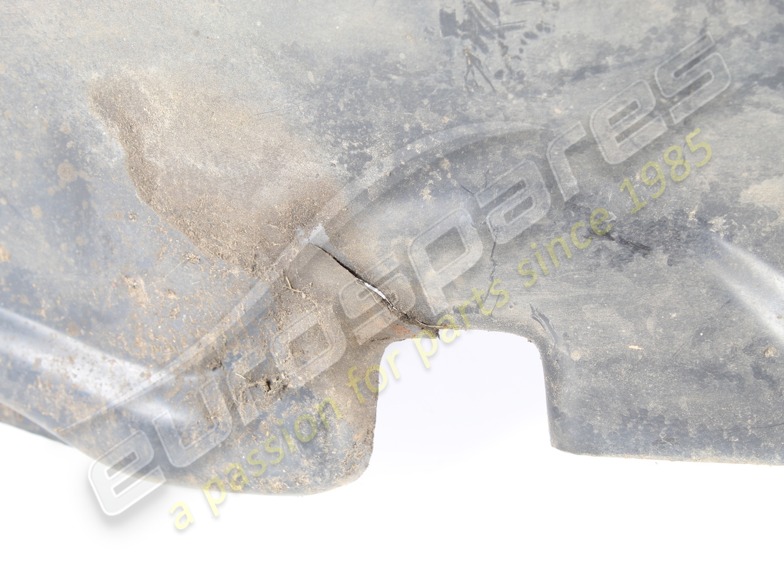 used maserati front lh wheelhouse guard. part number 372500525 (5)