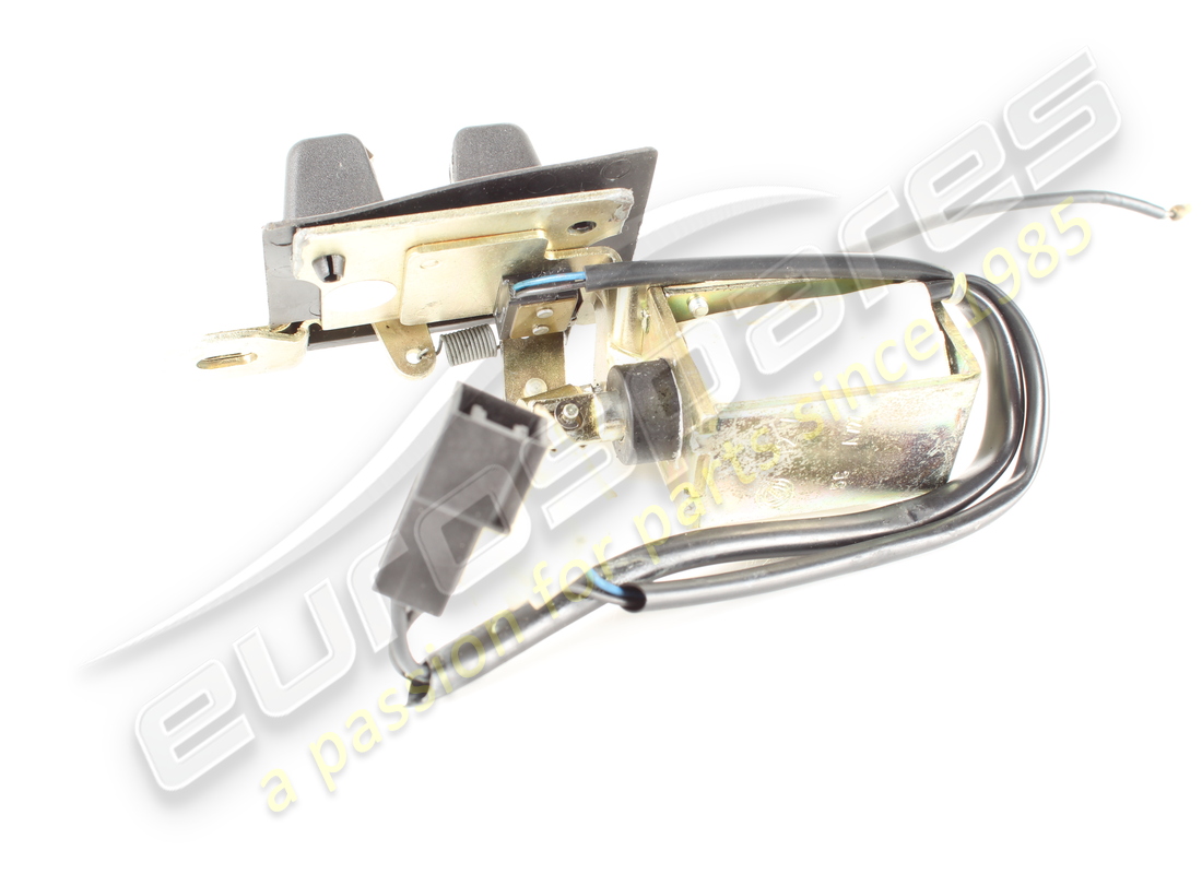 used maserati luggage compartment lock. part number 374705108 (4)