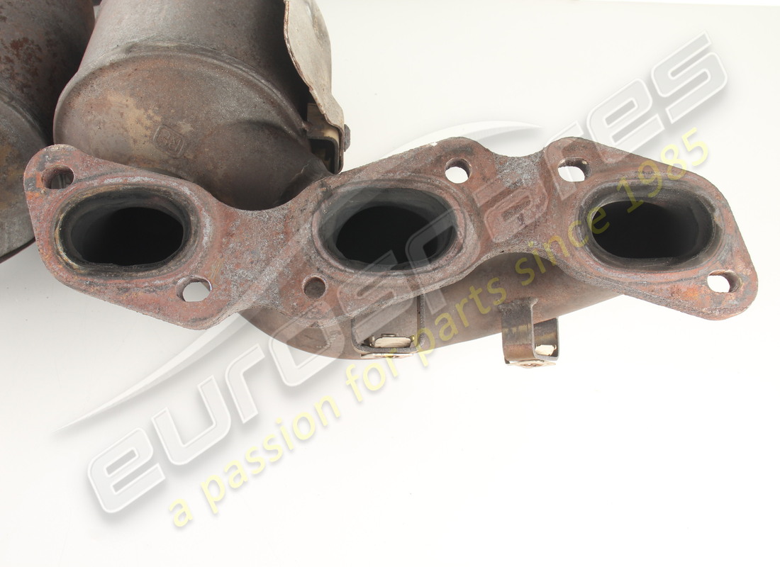 USED ASTON MARTIN MANIFOLD AND CAT CONVERTER ASSEMBLY, RH PART NUMBER 4G4E5G236BE (3) used aston martin manifold and cat converter assembly, rh part number 4g4e5g236be (3)