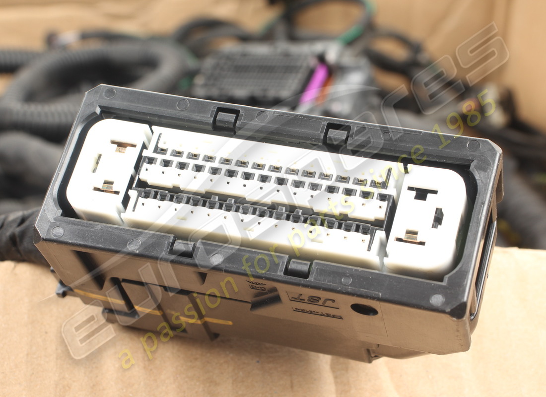 USED FERRARI FRONT CABLE. PART NUMBER 311974 (2) used ferrari front cable. part number 311974 (2)