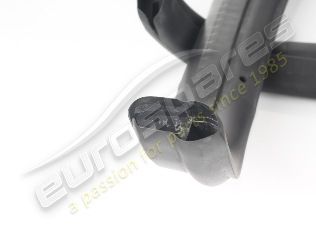 USED FERRARI GUARNIZIONE VASCA CAPOTE. PART NUMBER 788136 (3) used ferrari guarnizione vasca capote. part number 788136 (3)