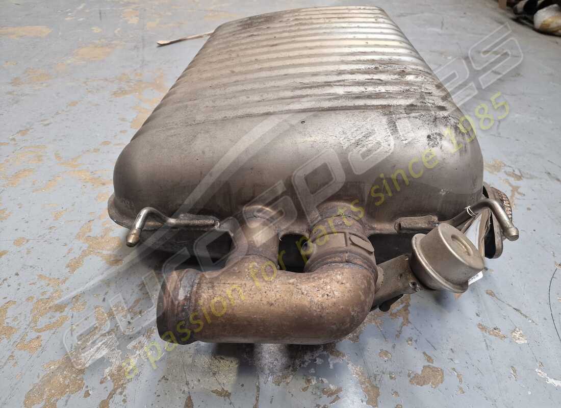 USED ASTON MARTIN MUFFLER AND BYPASS VALVE ASSEMBLY. PART NUMBER 4G435230FC (5) used aston martin muffler and bypass valve assembly. part number 4g435230fc (5)