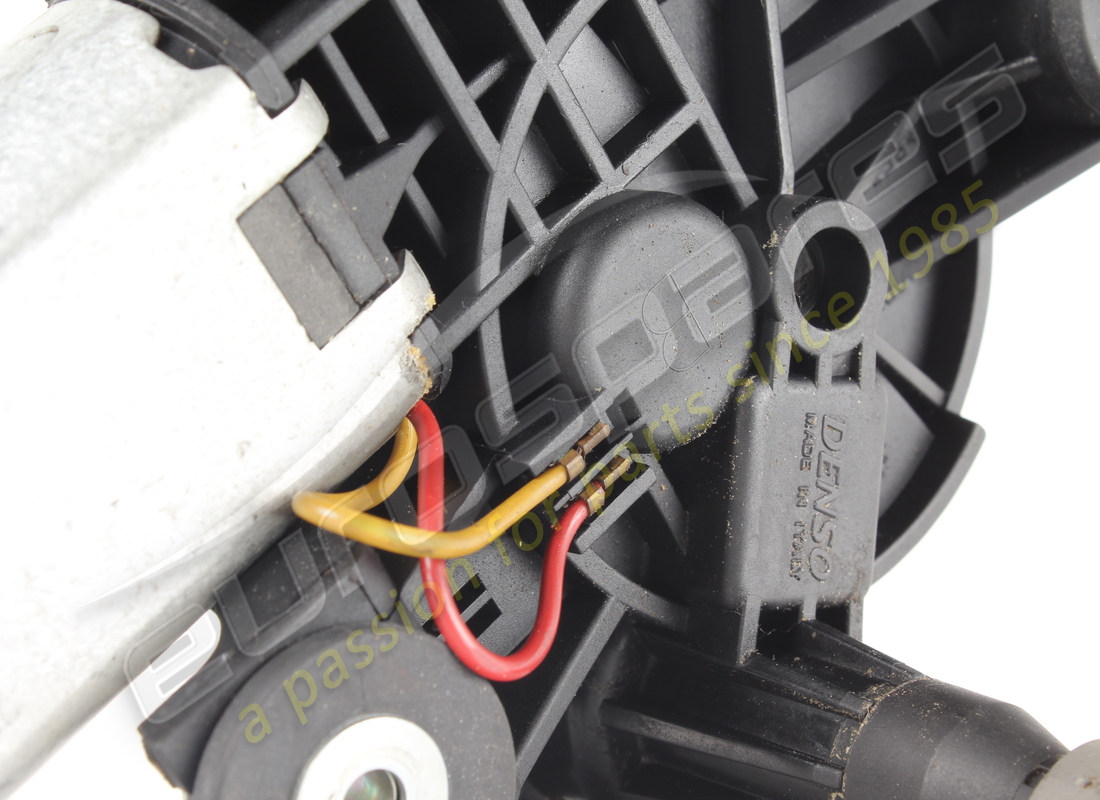 used ferrari rear screen wiper. part number 82751800 (4)