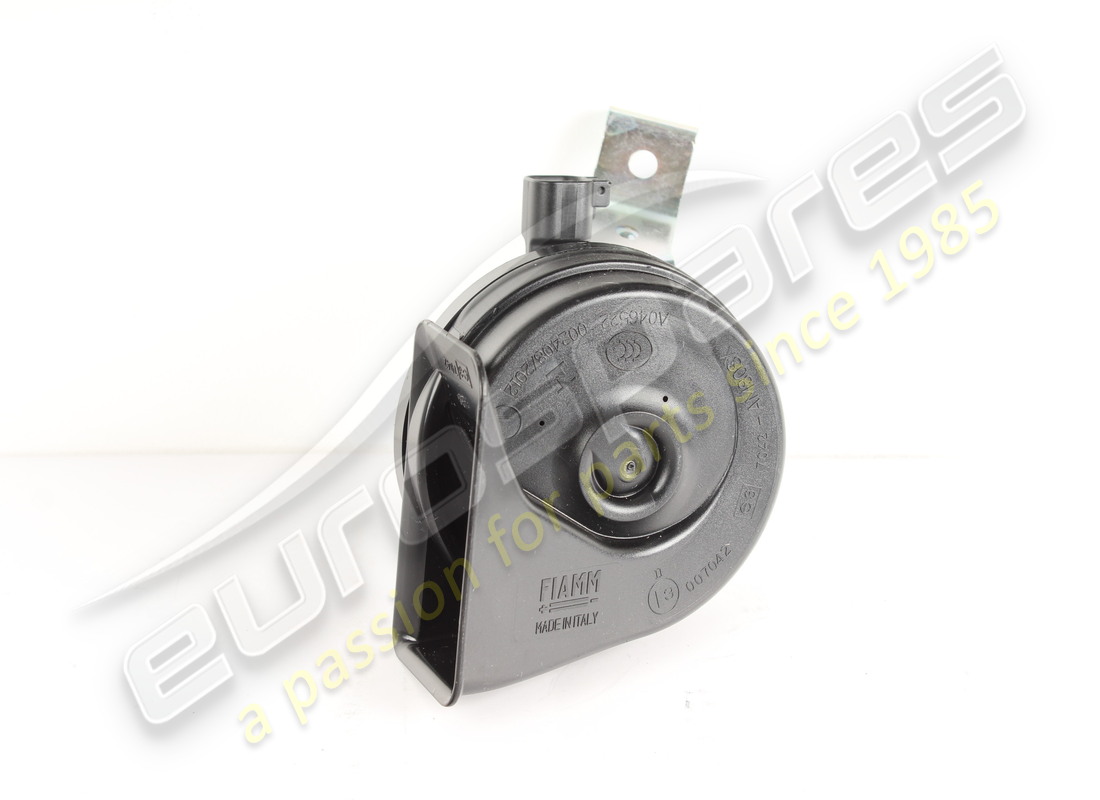 new maserati low tone horn. part number 670038113 (1)