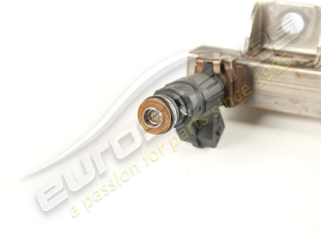 USED MASERATI FUEL PIPE WITH INJECTOR. PART NUMBER 212697 (4) used maserati fuel pipe with injector. part number 212697 (4)