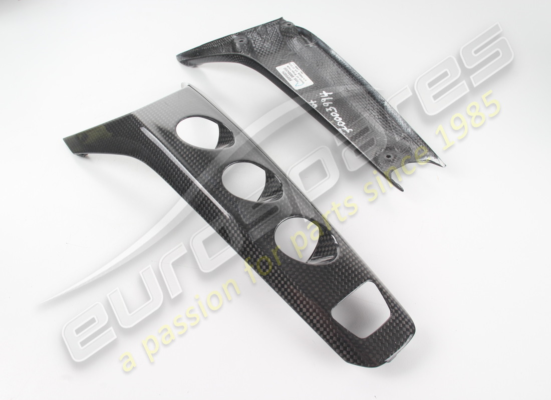 NEW Ferrari RHD CENTRAL BRIDGE KIT . PART NUMBER 70003994 (1)