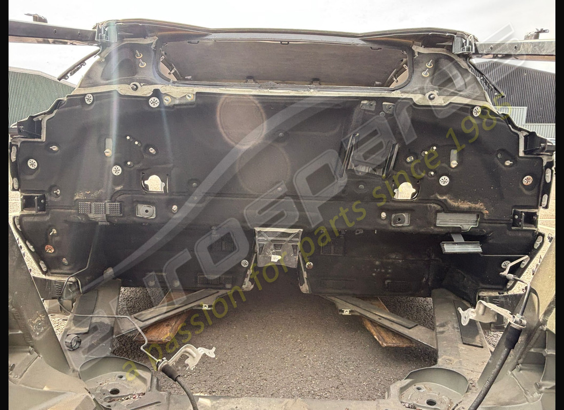 USED LAMBORGHINI COMPLETE RHD BODYSHELL - COUPE. PART NUMBER EAP1564154 (11) used lamborghini complete rhd bodyshell - coupe. part number eap1564154 (11)