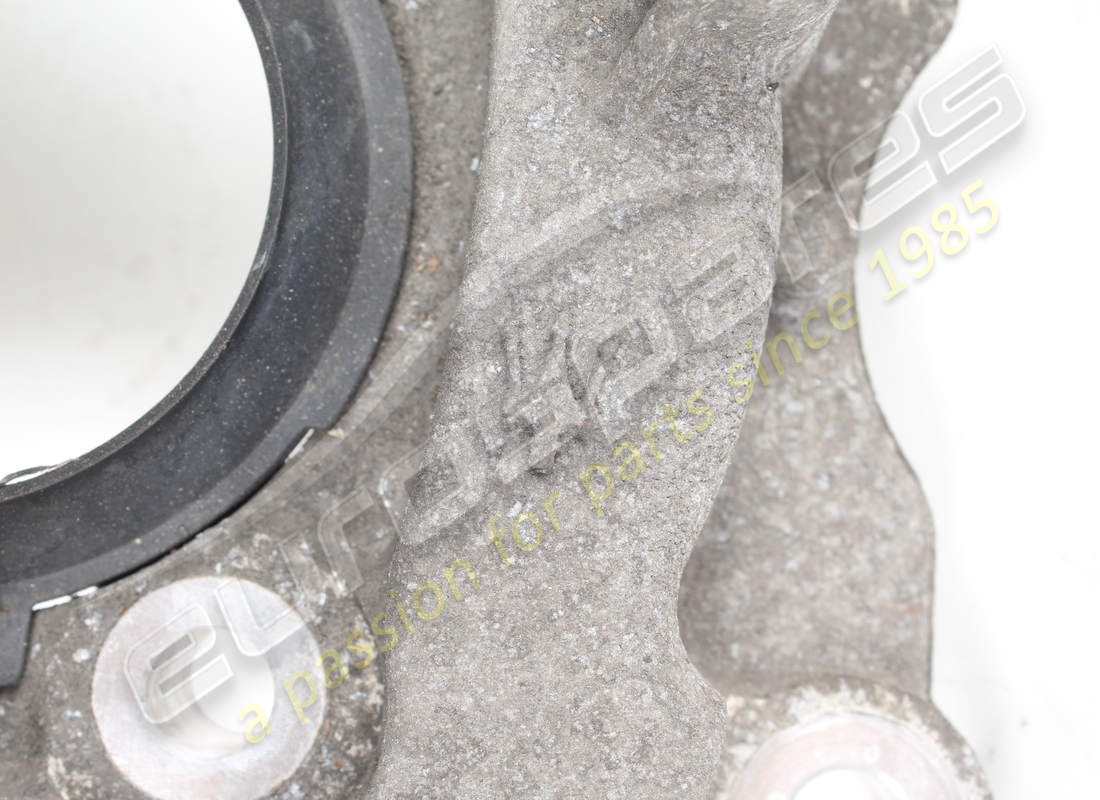 used maserati complete rh rear hub holder. part number 670036903 (3)