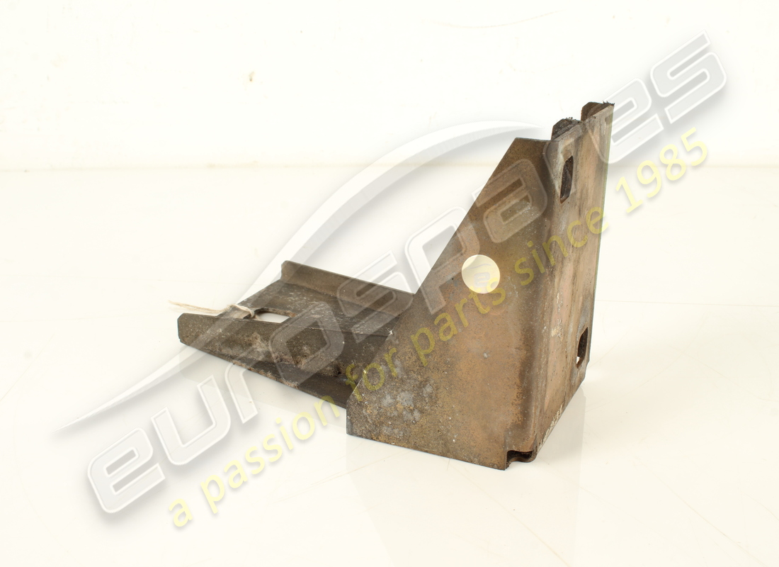 used ferrari rh bracket. part number 65045300 (3)