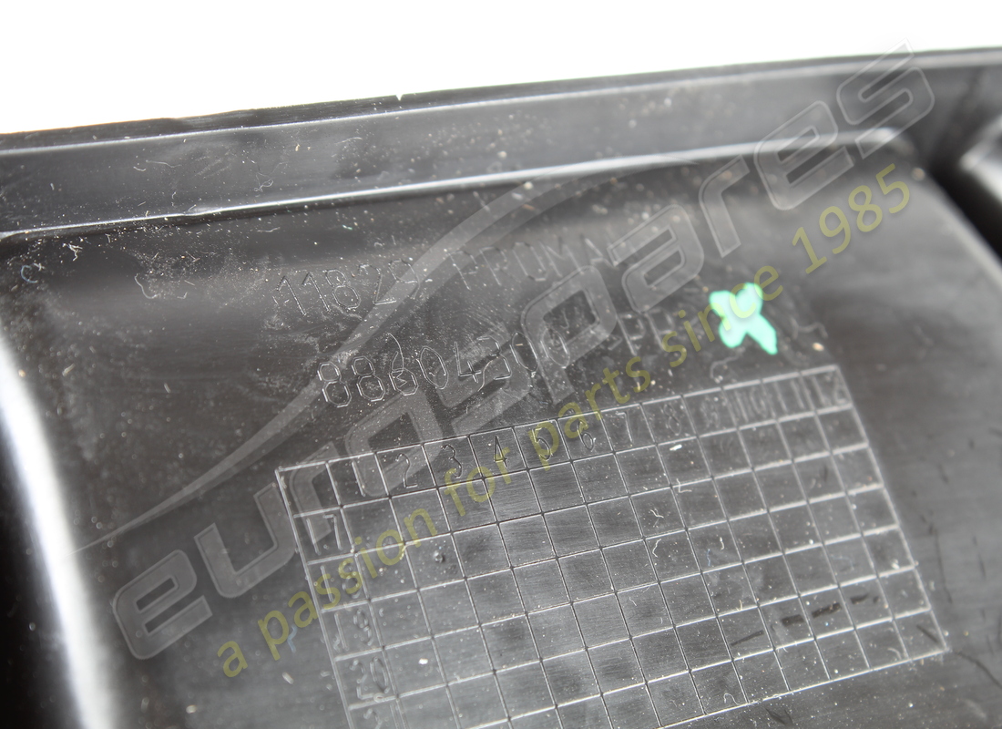 used ferrari centre duct. part number 88604200 (3)