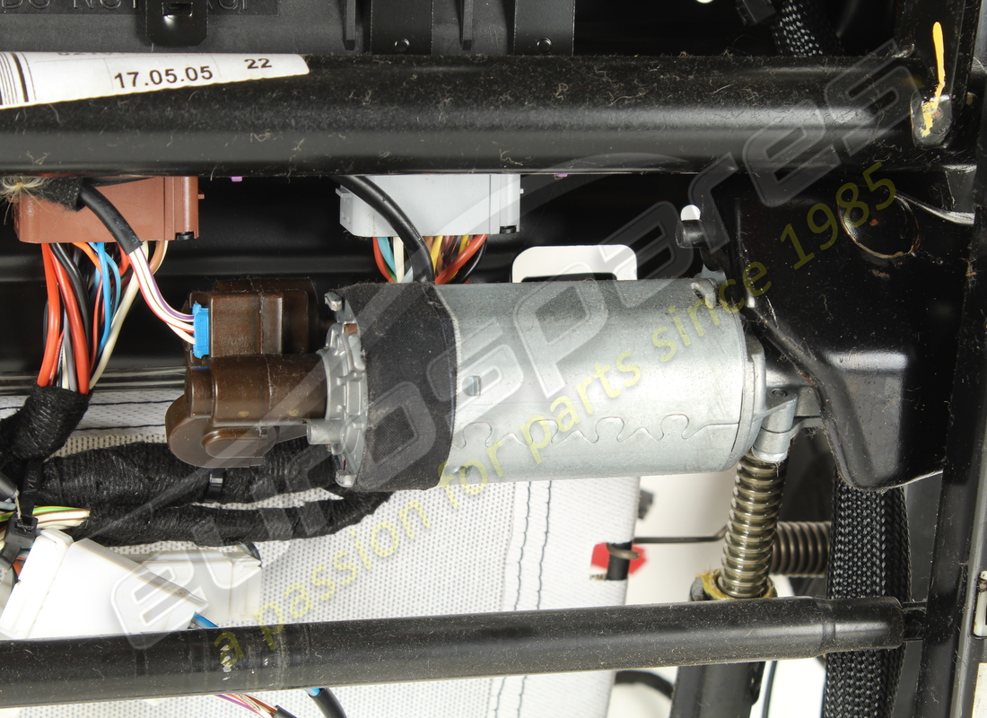 used maserati front rh cushion structure r. part number 980139483 (8)