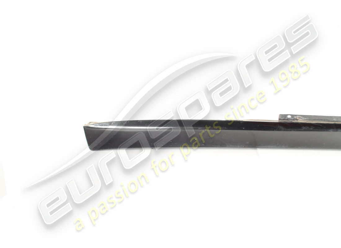 used maserati rh side skirt. part number 980000906 (2)