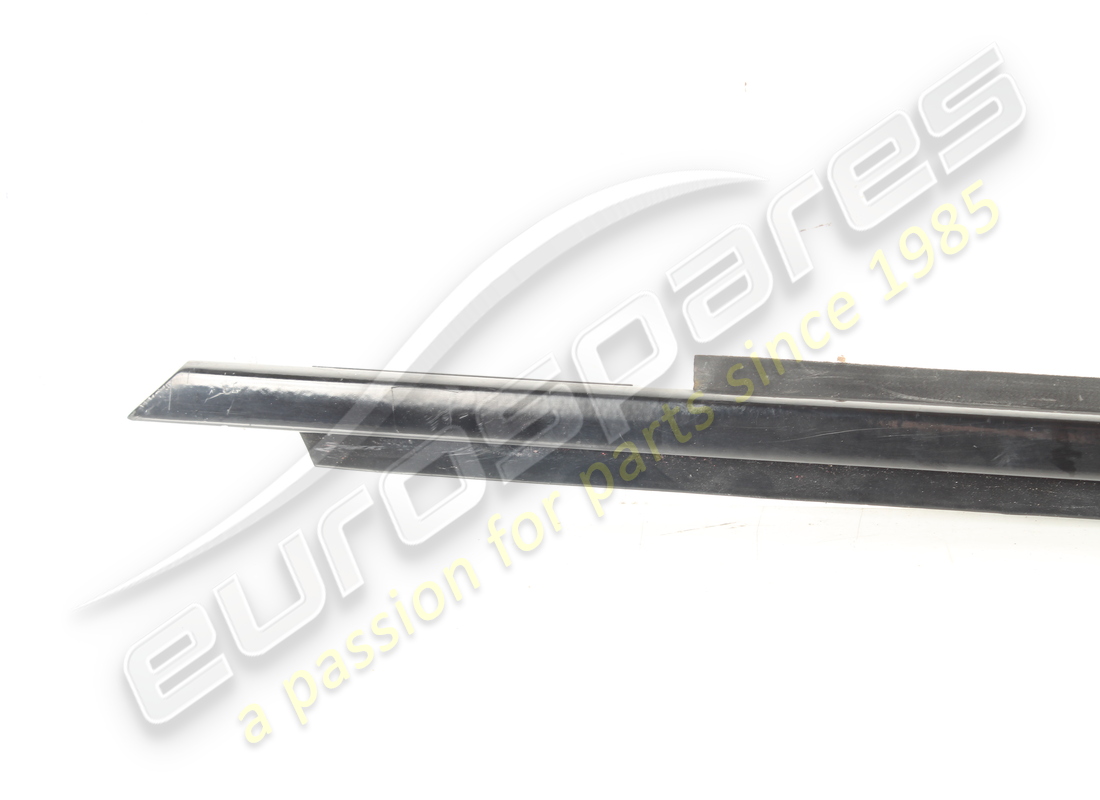 used ferrari lh weather strip moulding. part number 60635400 (1)
