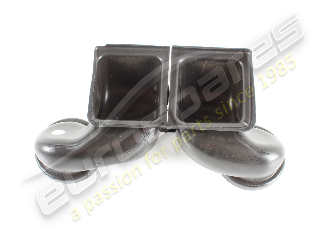 used ferrari centre duct. part number 85906700 (2)