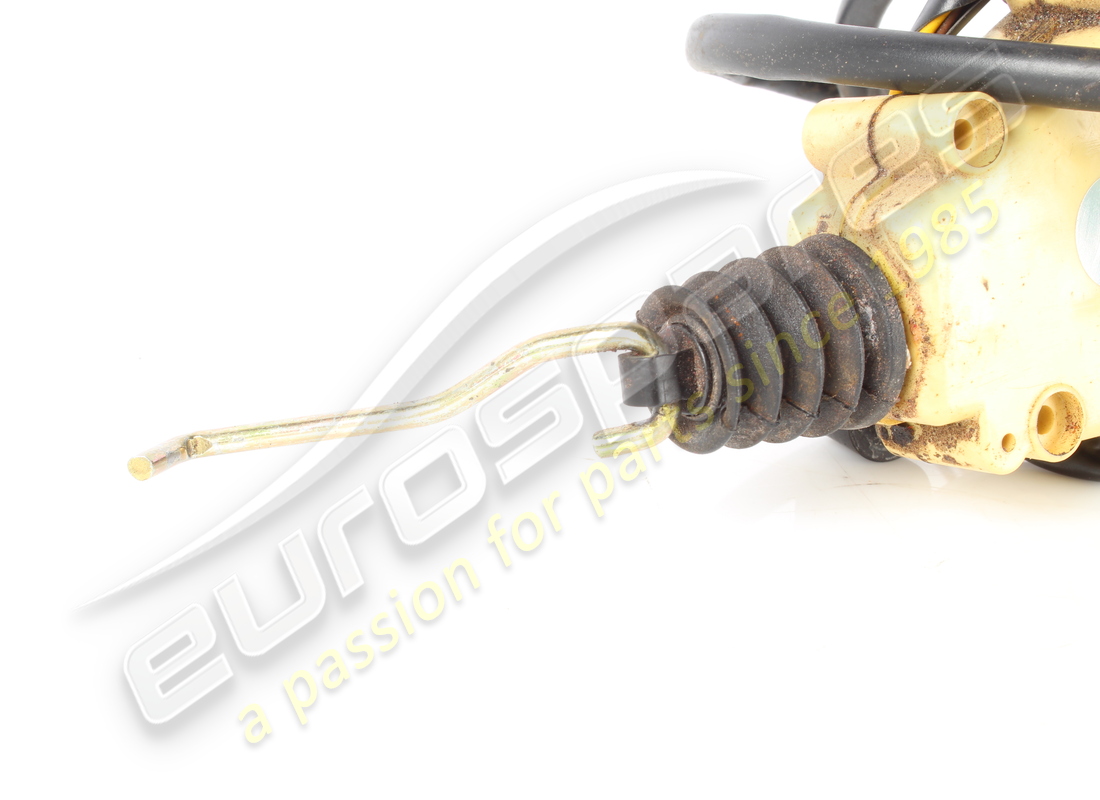 USED FERRARI CENTRAL DOOR LOCK DEVICE. PART NUMBER 62437700 (2) used ferrari central door lock device. part number 62437700 (2)