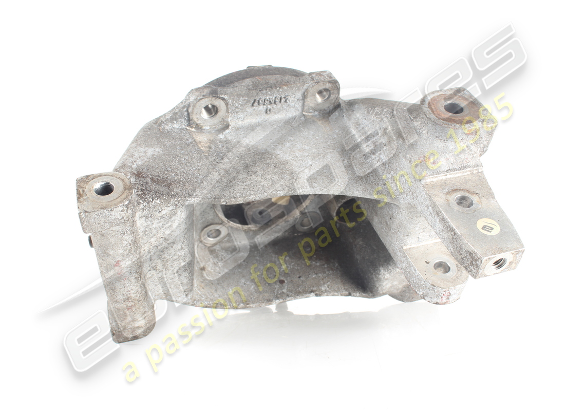 used ferrari rh rear hub holder complete. part number 178376 (3)