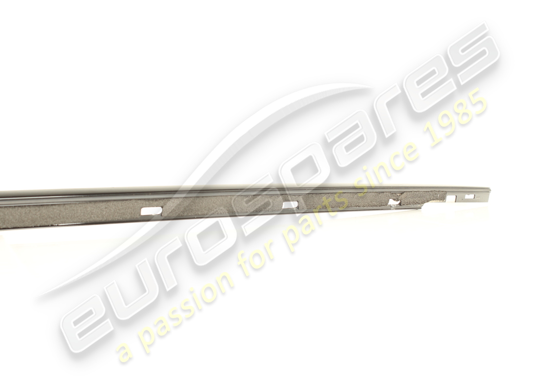 used ferrari complete rh moulding. part number 875630 (3)