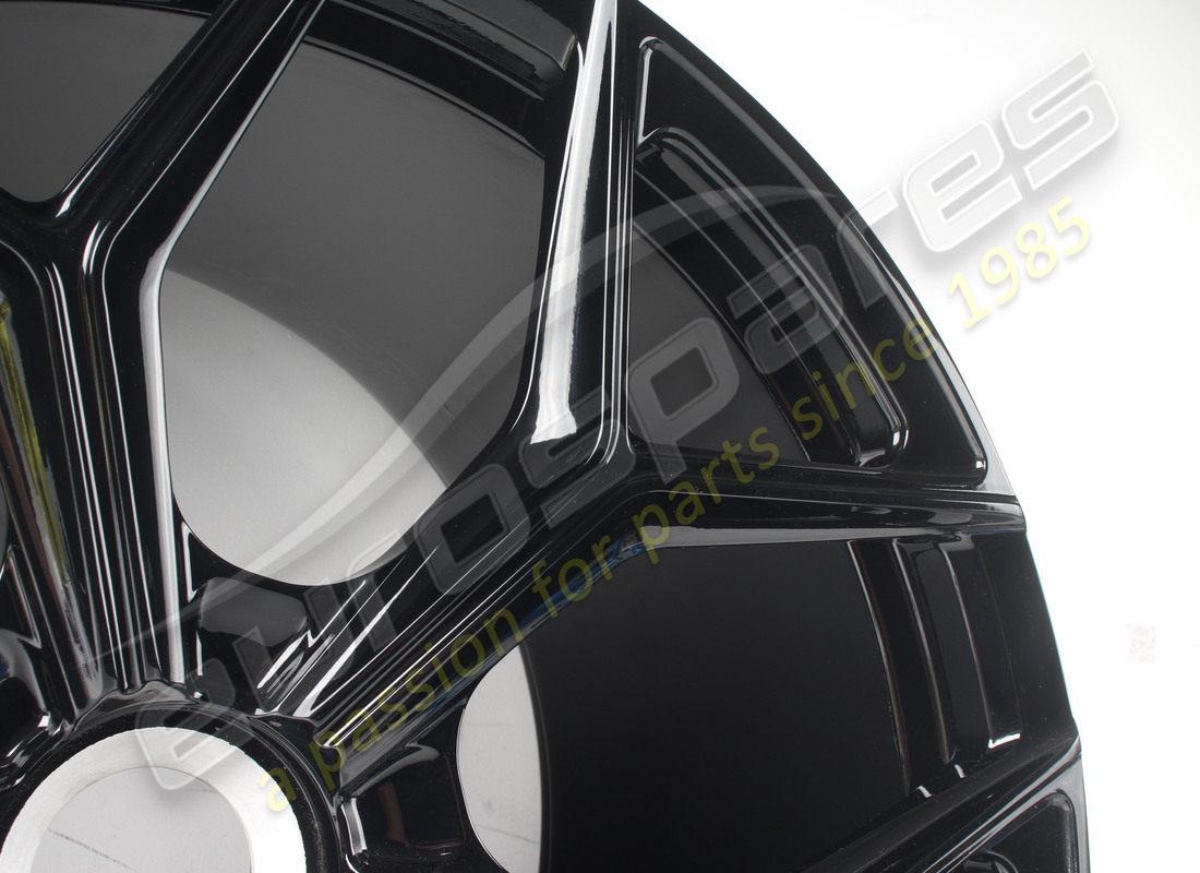 reconditioned lamborghini rear wheel. part number 470601017bj (2)