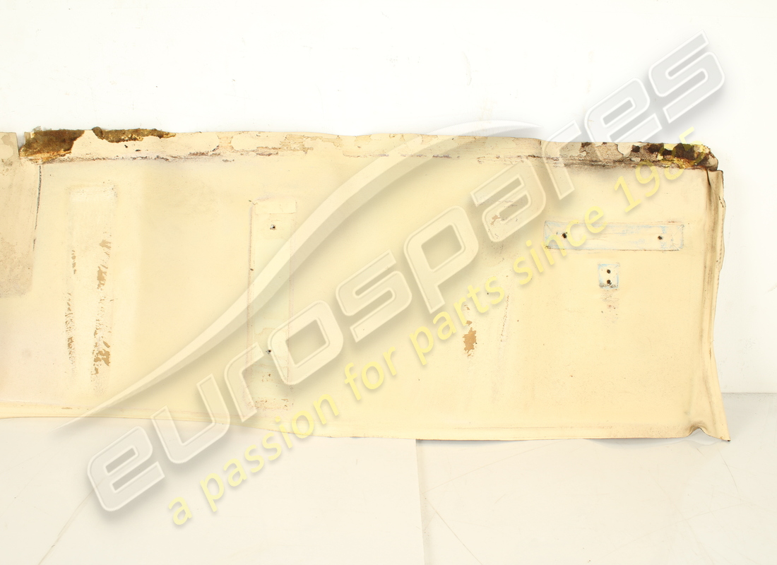 USED FERRARI LOWER COVERING. PART NUMBER 61520100 (3) used ferrari lower covering. part number 61520100 (3)