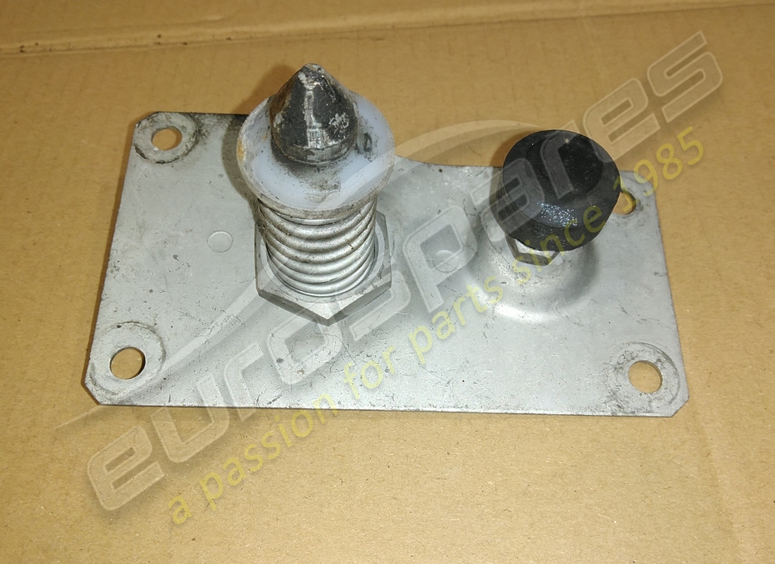 used ferrari lh lock. part number 63789600 (1)