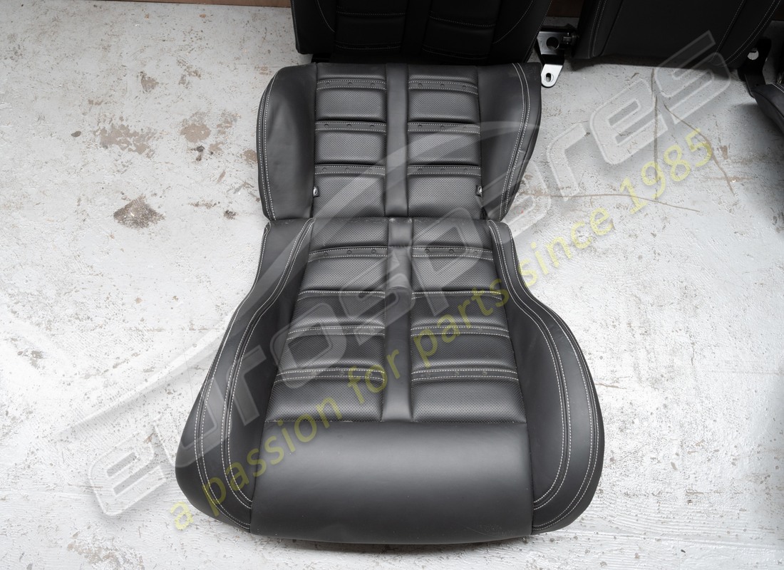 used ferrari complete seat set. part number eap1558688 (25)