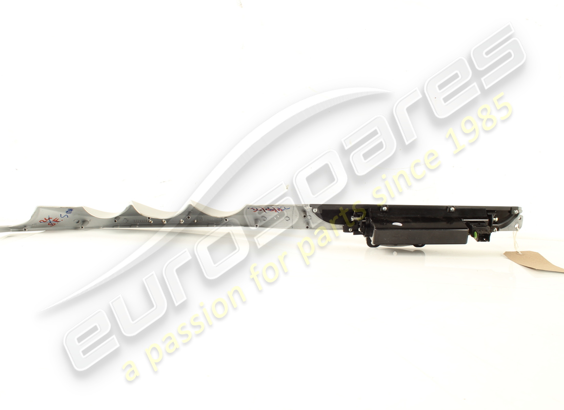 USED FERRARI CENTRE INSERT. PART NUMBER 83930000 (5) used ferrari centre insert. part number 83930000 (5)