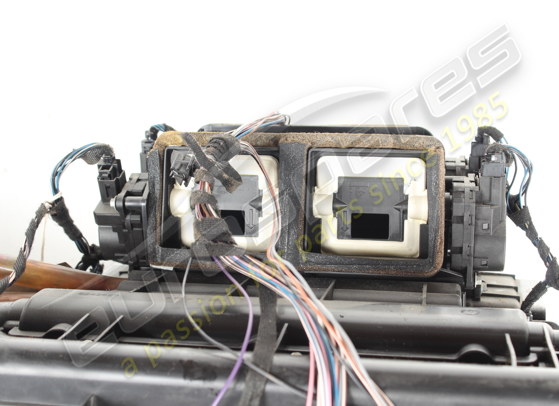 USED FERRARI COMPLETE AIR CONDITIONING UNIT. PART NUMBER 83391200 (5) used ferrari complete air conditioning unit. part number 83391200 (5)