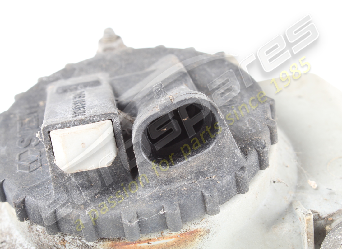 used maserati lh fog light 371109929. part number 373100115 (4)