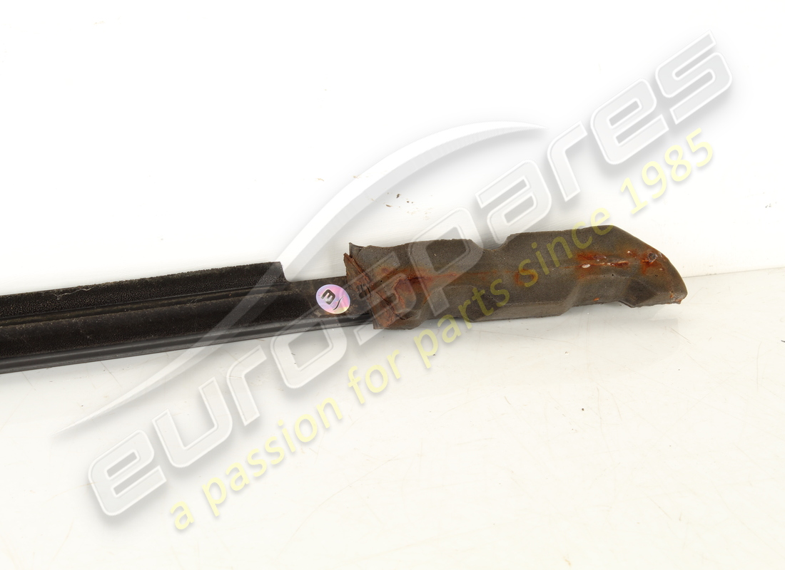 used maserati lh lower front moulding. part number 68473200 (5)