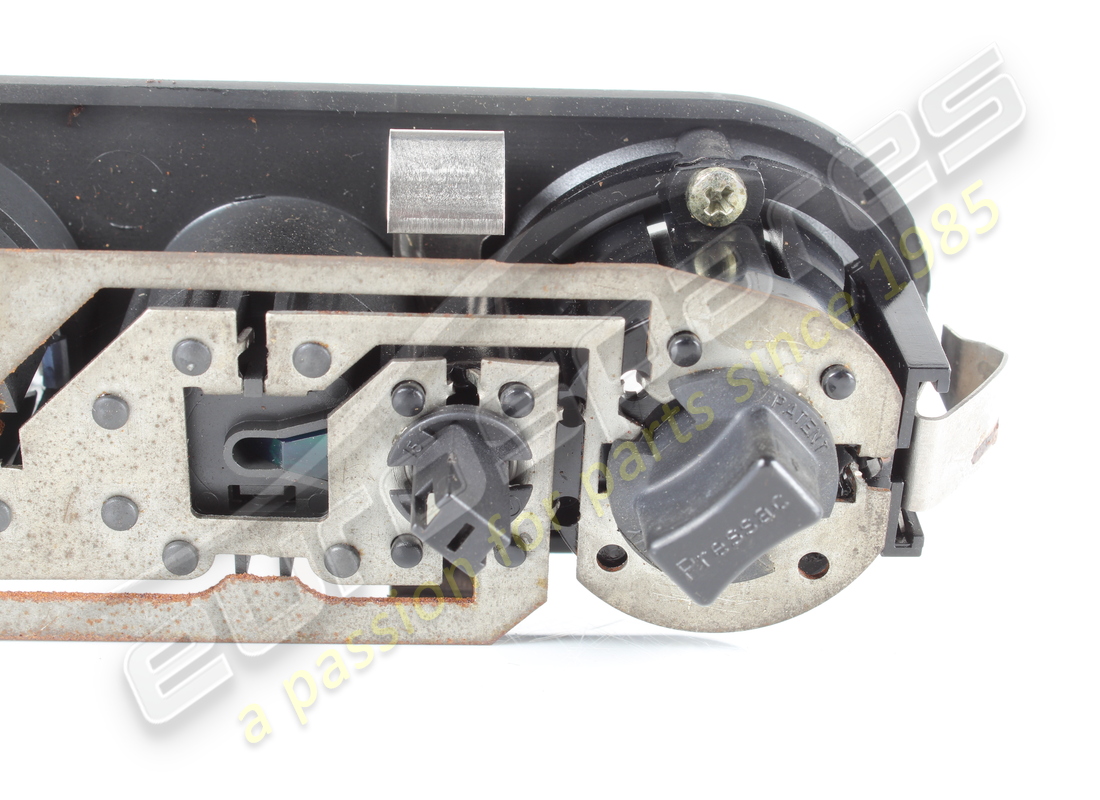 USED MASERATI REAR DOME LIGHT. PART NUMBER 373100118 (7) used maserati rear dome light. part number 373100118 (7)