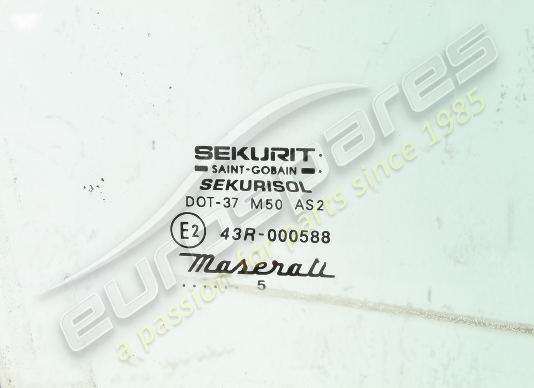 used maserati front rh door window glass. part number 377700330 (2)