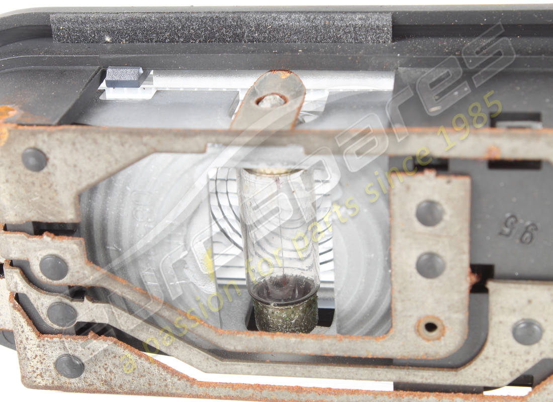 USED MASERATI REAR DOME LIGHT. PART NUMBER 373100118 (6) used maserati rear dome light. part number 373100118 (6)