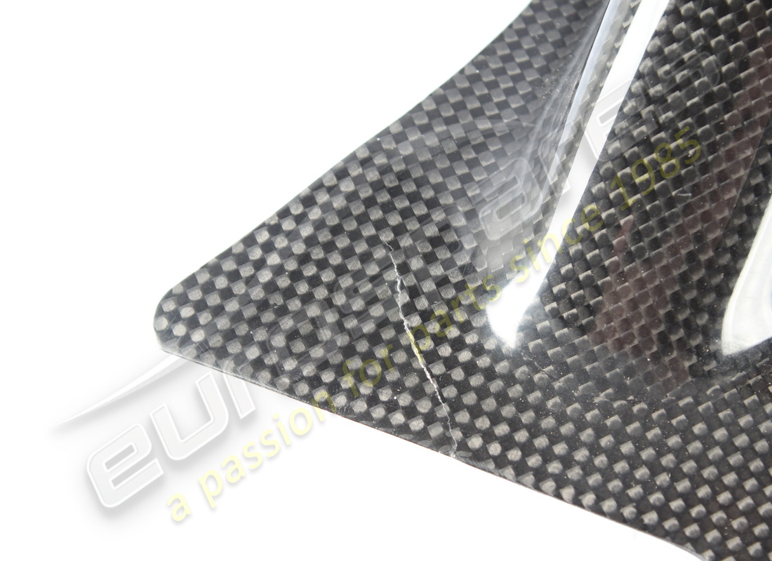 damaged ferrari central vent trim. part number 83328100 (3)