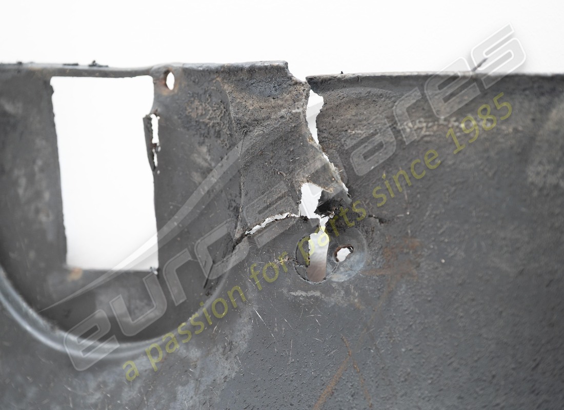 USED FERRARI LH CENTRAL AEREODYNAMIC BOT. PART NUMBER 64678900 (2) used ferrari lh central aereodynamic bot. part number 64678900 (2)