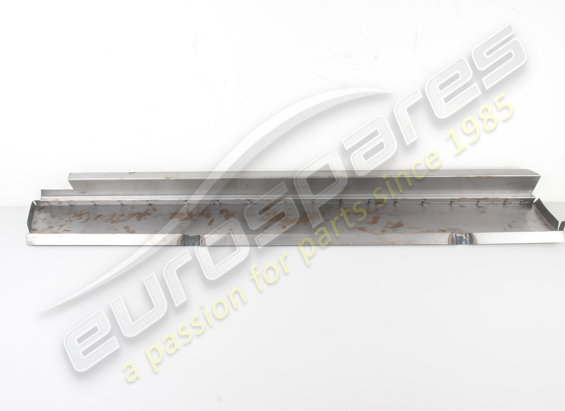 NEW EUROSPARES RH DOOR SILL. PART NUMBER 40155905 (5) new eurospares rh door sill. part number 40155905 (5)