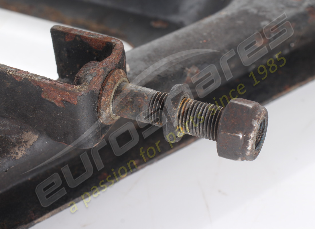 used ferrari lh rear suspension lower lever. part number 117806 (5)