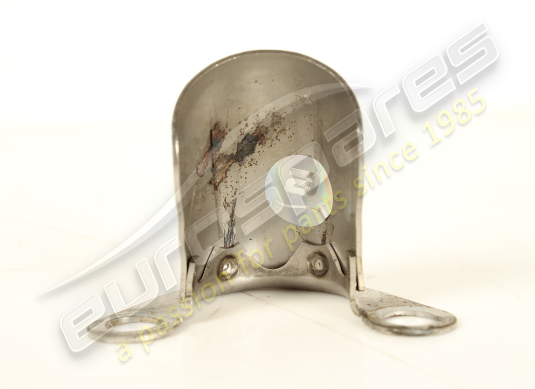 USED FERRARI SHIELD. PART NUMBER 277001 (4) used ferrari shield. part number 277001 (4)