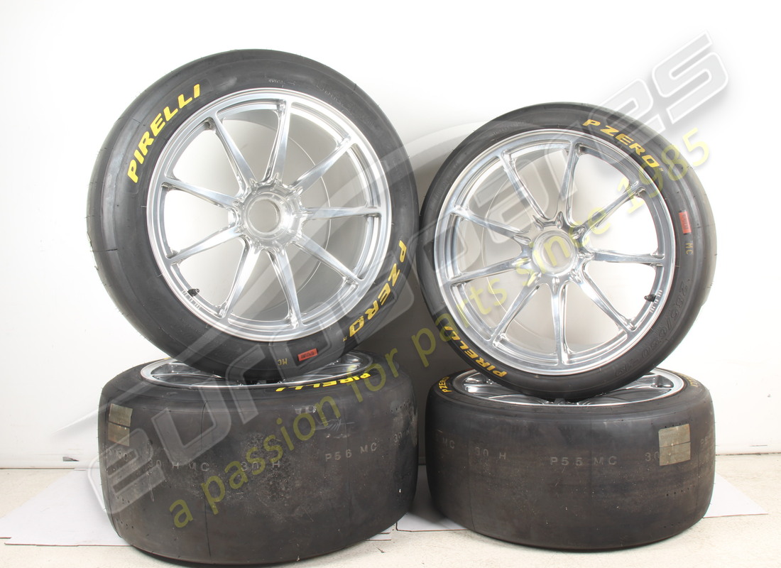 NEW MCLAREN SENNA/P1 GTR WHEEL SET. PART NUMBER EAP1558707 (1) new mclaren senna/p1 gtr wheel set. part number eap1558707 (1)