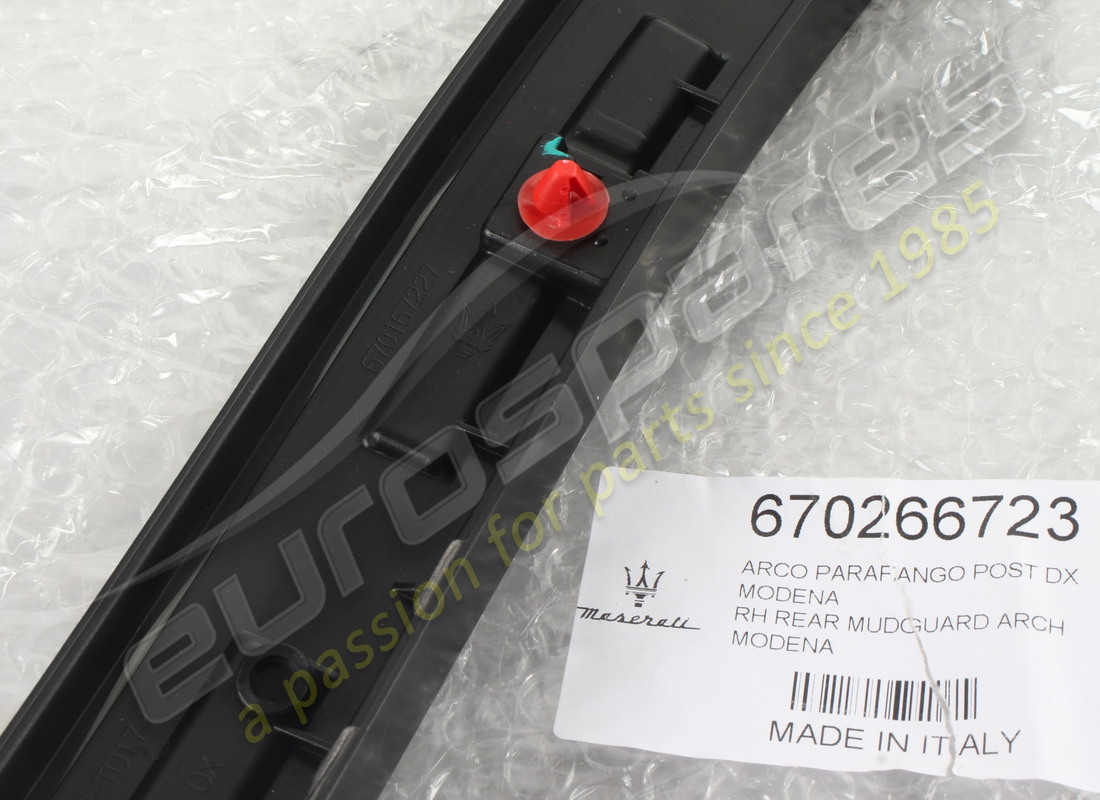 NEW MASERATI RH REAR WHEELHOUSE MOULDING. PART NUMBER 670266723 (3) new maserati rh rear wheelhouse moulding. part number 670266723 (3)