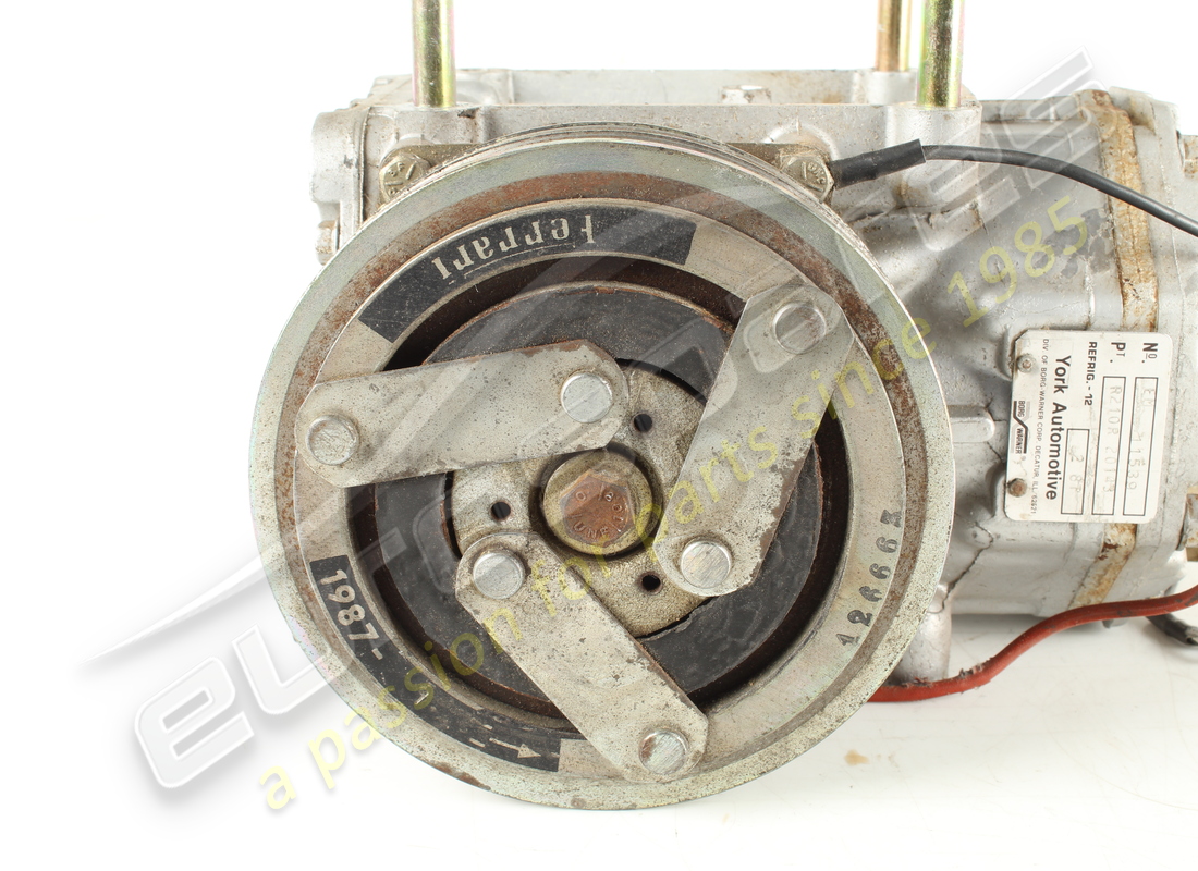 used ferrari a/c compressor (threaded type). part number 111222 (6)