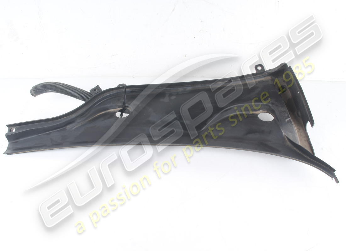 USED Ferrari COMPLETE RH UNDERWINDSCREEN TR . PART NUMBER 769798 (1)