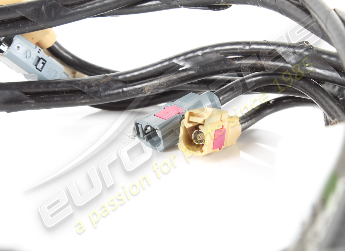 USED FERRARI PASSENGER COMPARTMENT AM/FM/. PART NUMBER 307689 (3) used ferrari passenger compartment am/fm/. part number 307689 (3)