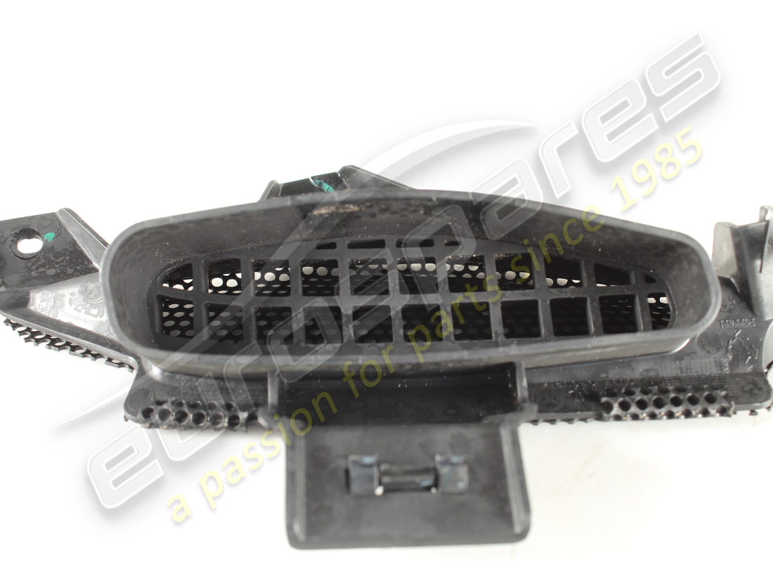 USED FERRARI COMPLETE CENTRE DIFFUSER VENT. PART NUMBER 898800 (3) used ferrari complete centre diffuser vent. part number 898800 (3)