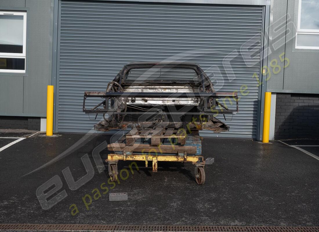 USED FERRARI FERRARI TESTAROSSA COMPLETE BODYSHELL. PART NUMBER 700006000 (6) used ferrari ferrari testarossa complete bodyshell. part number 700006000 (6)