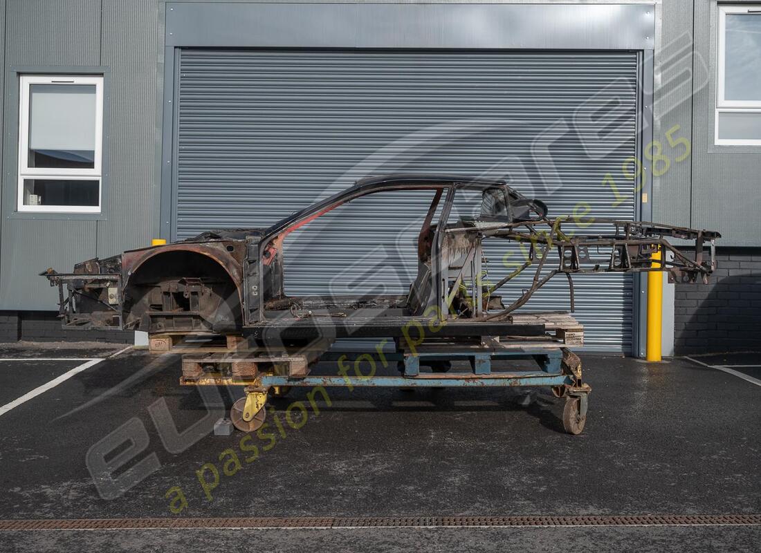 USED FERRARI FERRARI TESTAROSSA COMPLETE BODYSHELL. PART NUMBER 700006000 (4) used ferrari ferrari testarossa complete bodyshell. part number 700006000 (4)