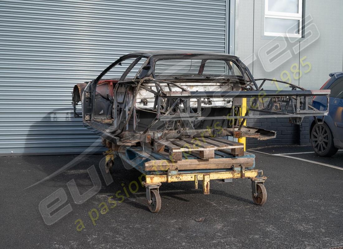 USED FERRARI FERRARI TESTAROSSA COMPLETE BODYSHELL. PART NUMBER 700006000 (5) used ferrari ferrari testarossa complete bodyshell. part number 700006000 (5)