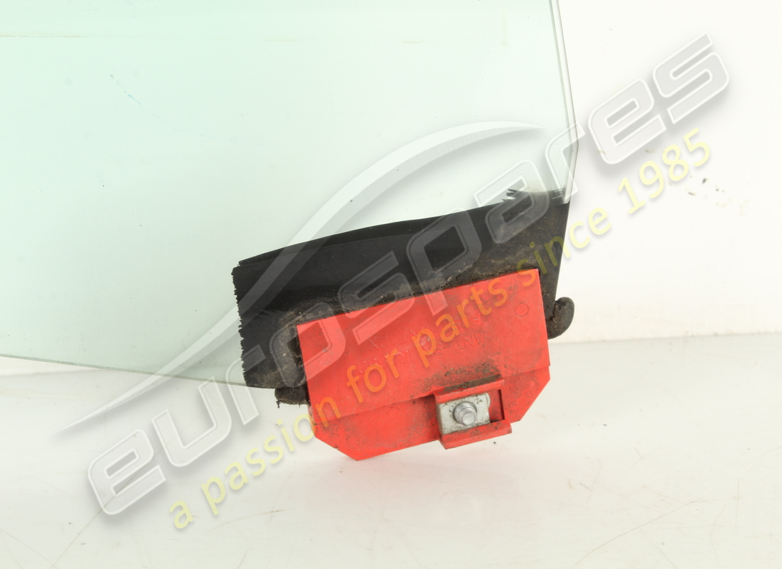 used maserati rh rear door glass. part number 83744700 (4)