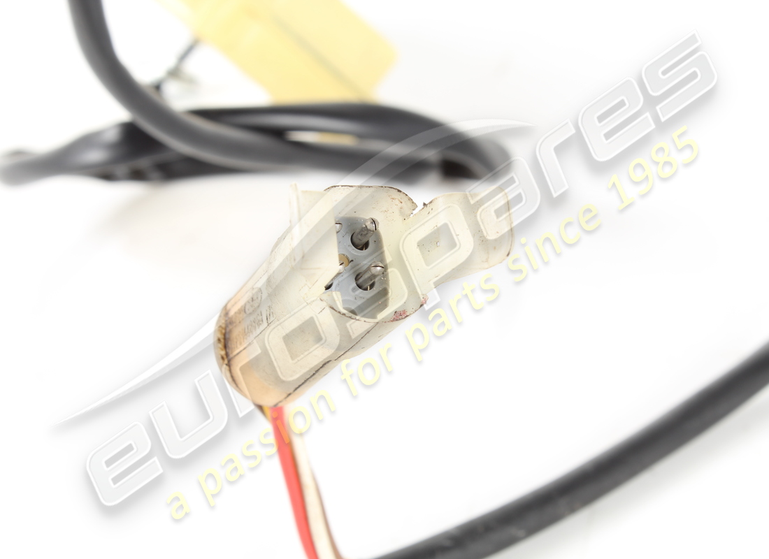 USED FERRARI CENTRAL DOOR LOCK DEVICE. PART NUMBER 62437700 (3) used ferrari central door lock device. part number 62437700 (3)