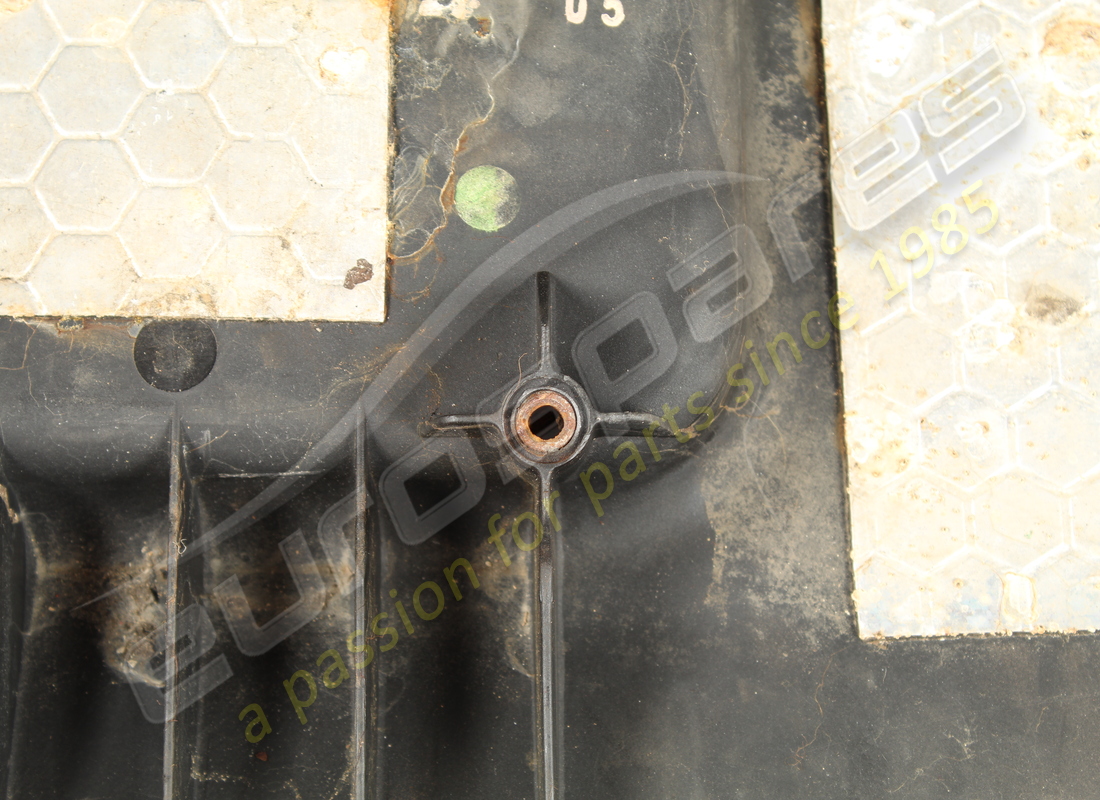 used maserati complete spare wheel bay. part number 67895200 (4)